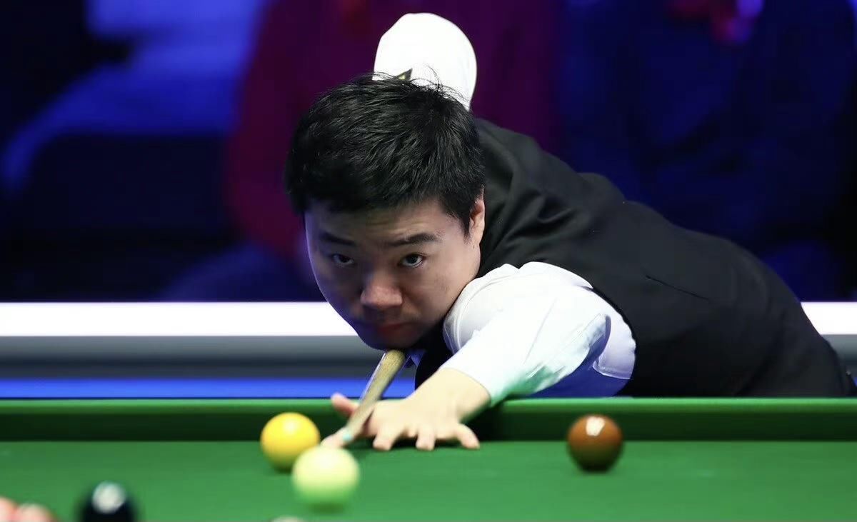 卖房创业亏了2亿，拳王夫妻也很艰难，冉莹颖和邹市明见面就吵架.