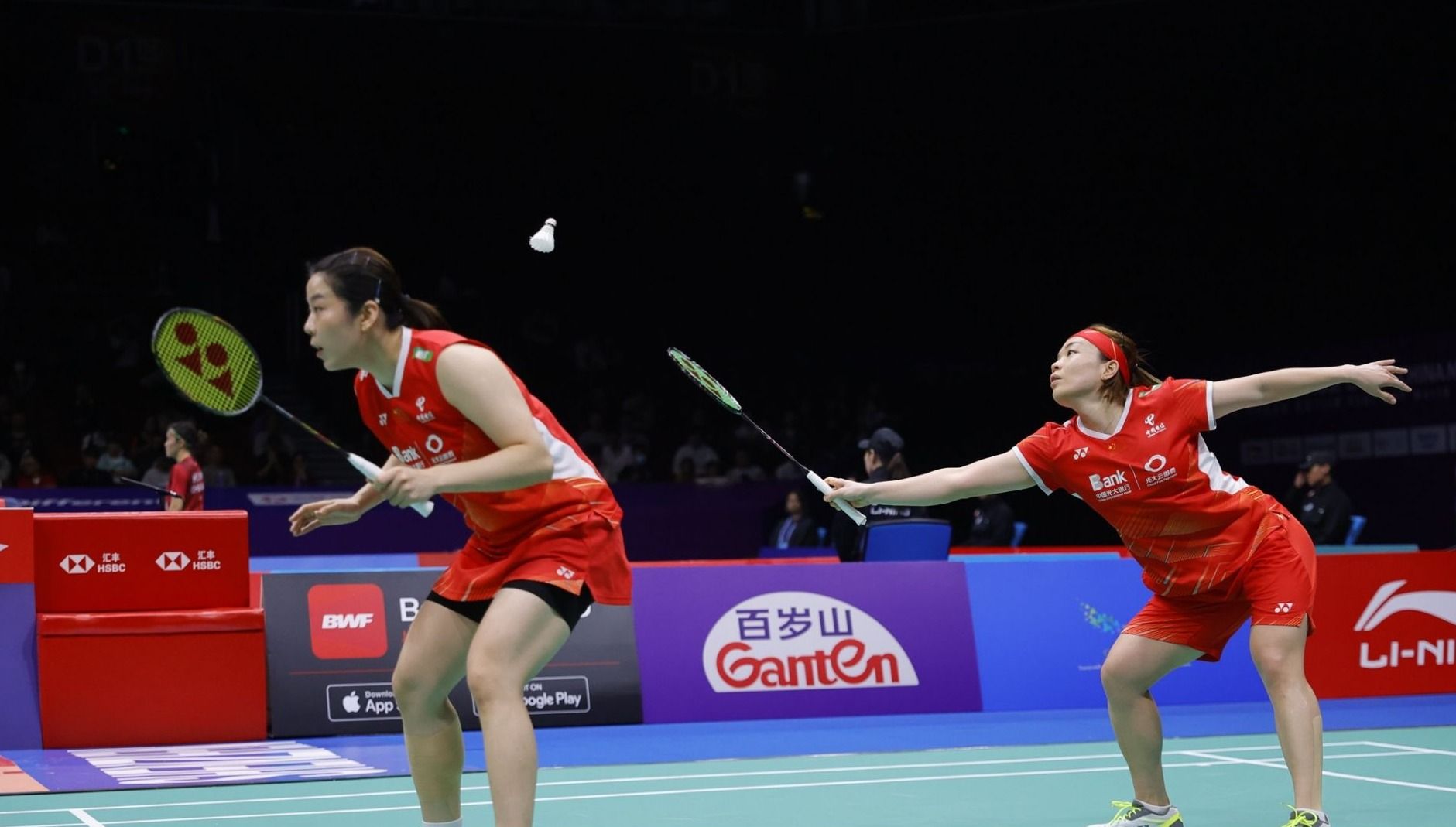 更加胶着 更加胶着